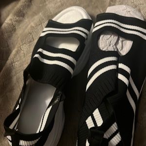 Black and White Noracora sandal shoes size 42 EU size. Brand new never worn.